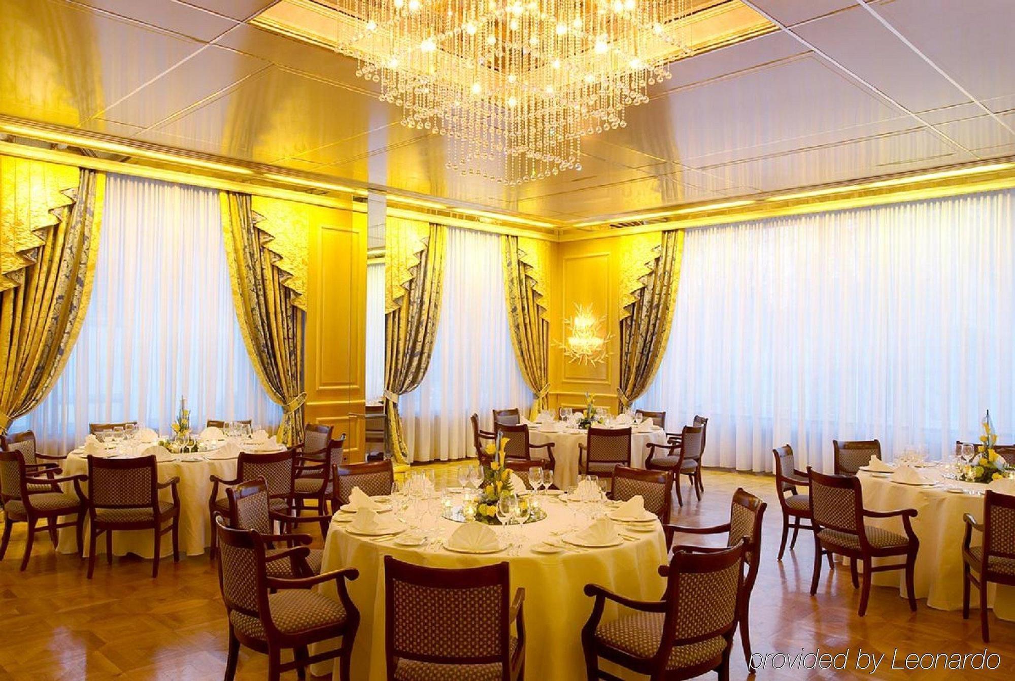 库洛姆宾酒店 弗赖堡 设施 照片 The interior of the restaurant