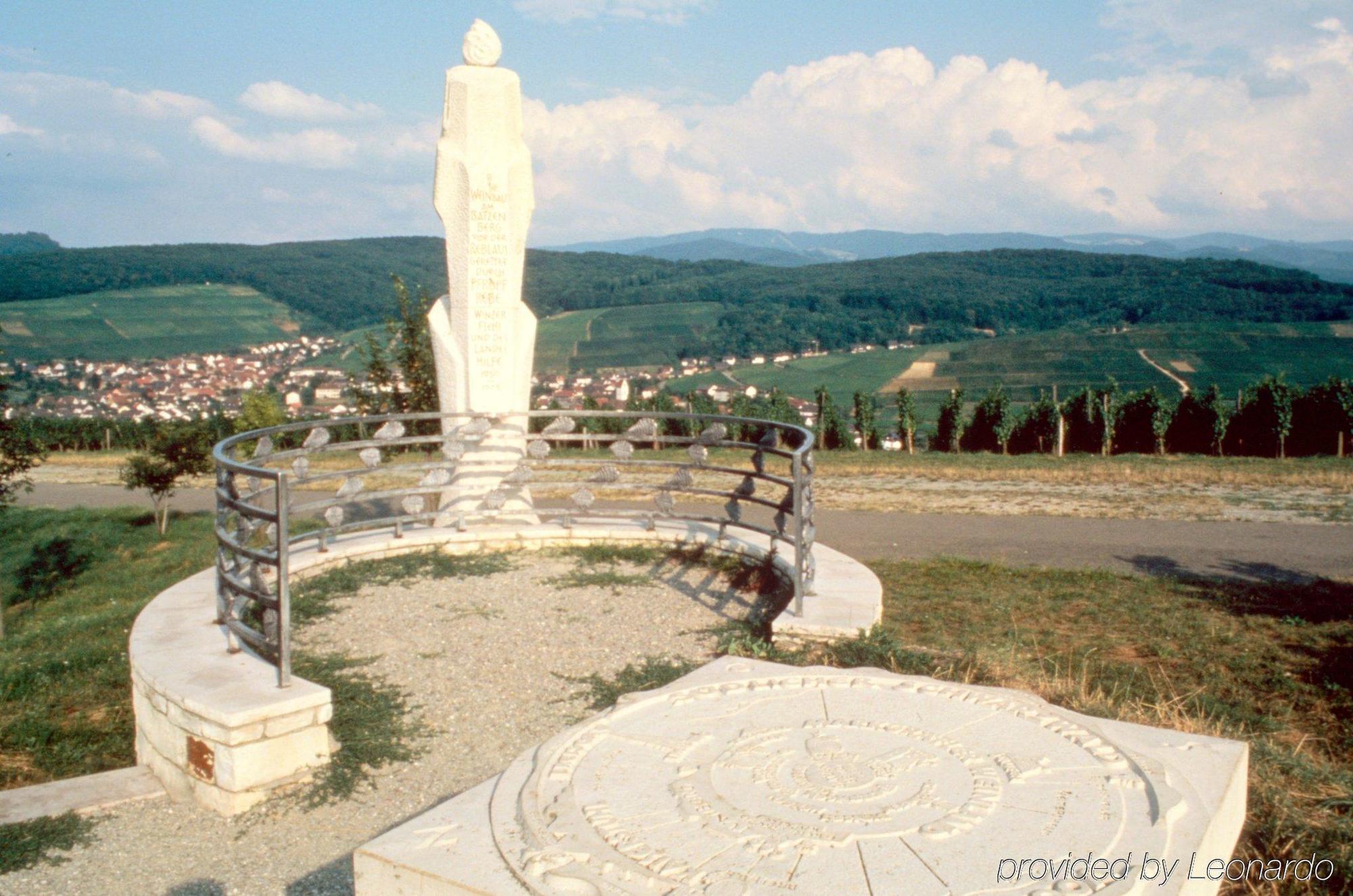 库洛姆宾酒店 弗赖堡 外观 照片 The Virgin of the Mountain