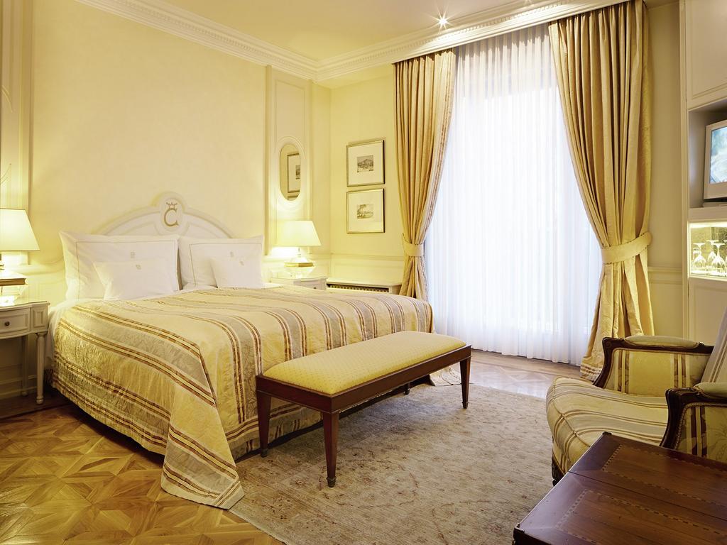 库洛姆宾酒店 弗赖堡 外观 照片 A room at the hotel