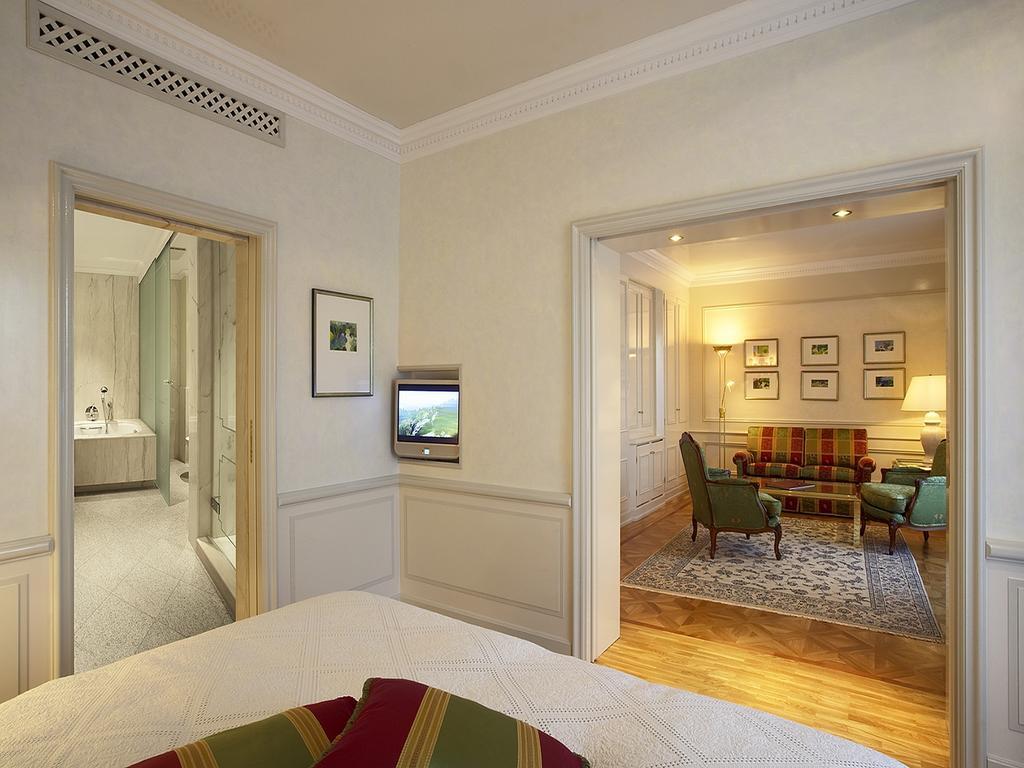 库洛姆宾酒店 弗赖堡 外观 照片 A suite at the hotel