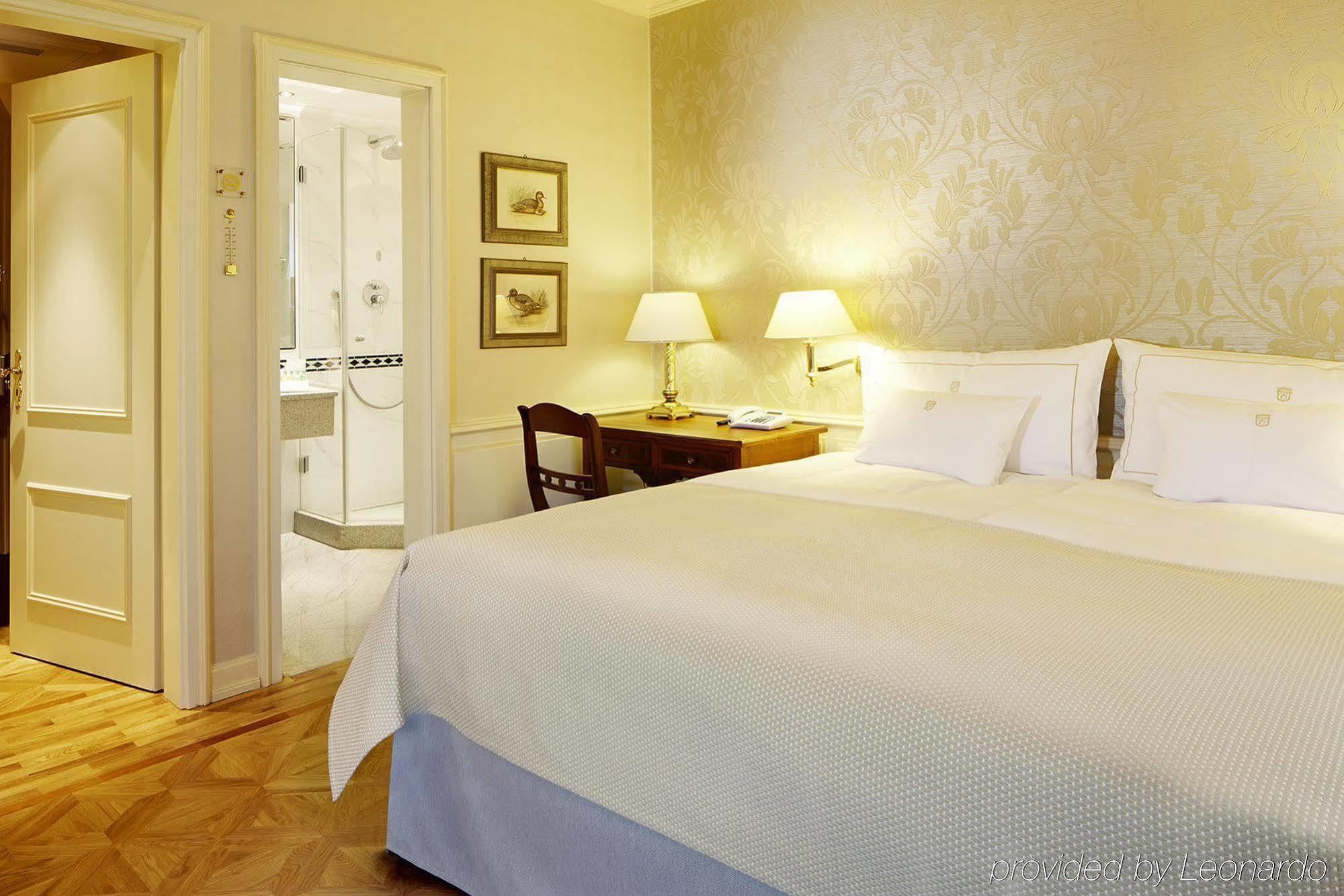 库洛姆宾酒店 弗赖堡 外观 照片 A room at the hotel