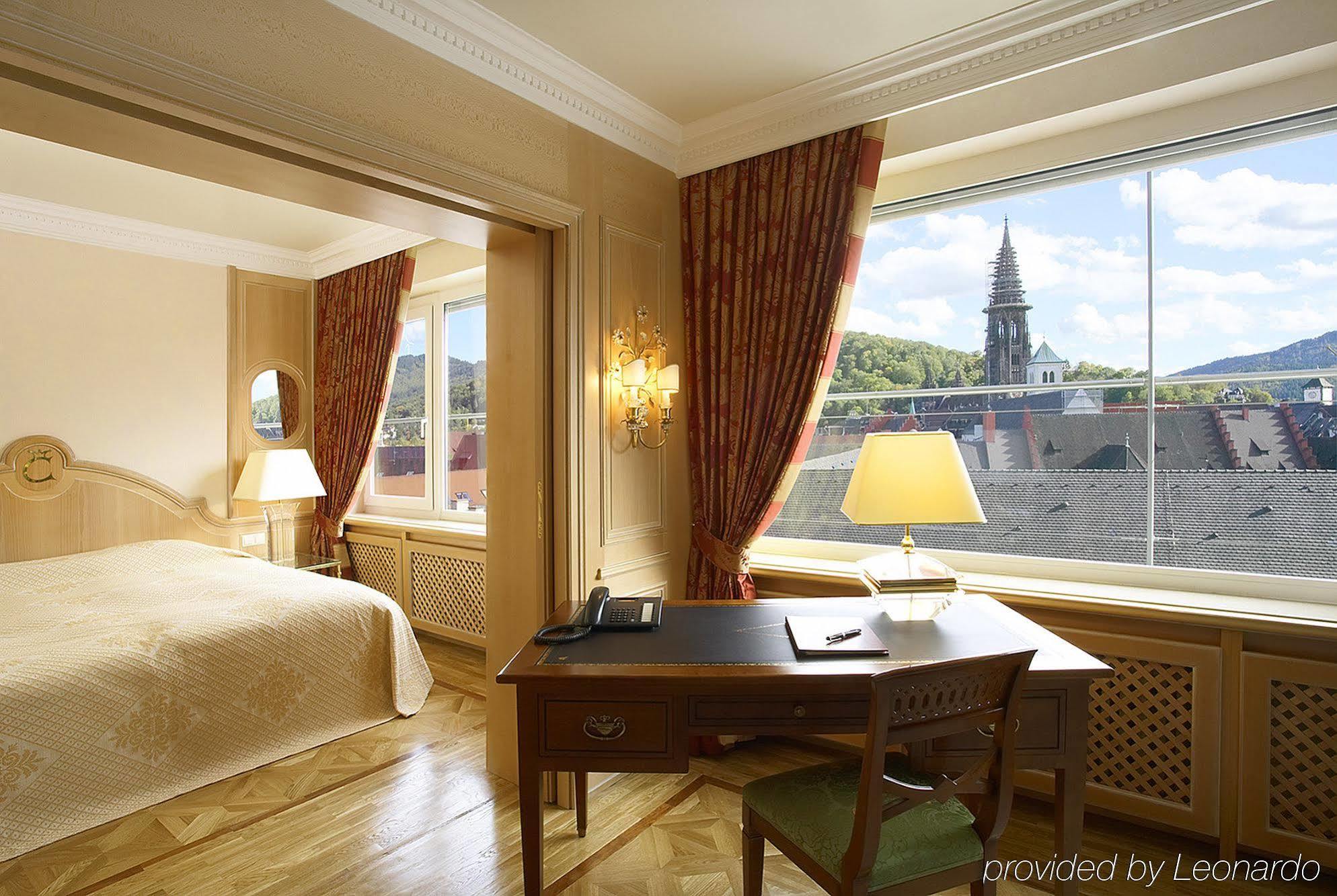 库洛姆宾酒店 弗赖堡 外观 照片 Suite at the InterContinental Budapest