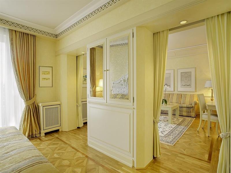 库洛姆宾酒店 弗赖堡 外观 照片 Suite at the Hotel de Crillon